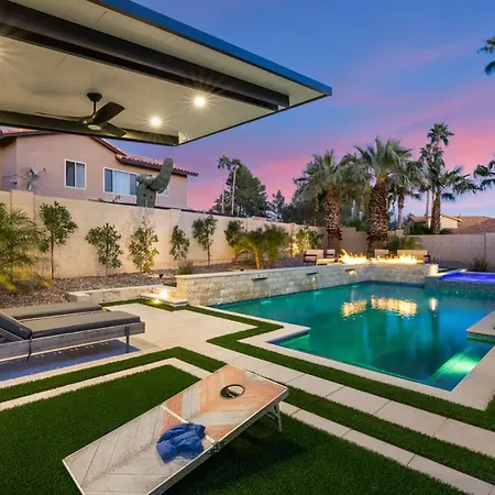 Backyard Bliss - Firepit Putt Play Pool & Spa